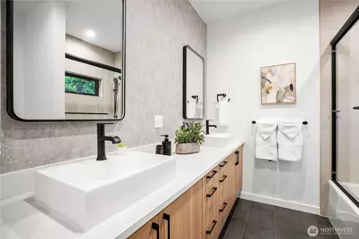 13024 Corliss Avenue N, Seattle, WA 98133 - Photo 20