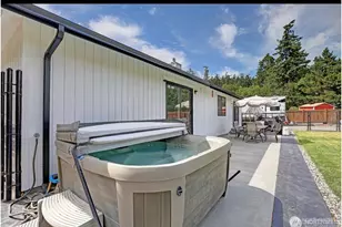 749 Commodore Ln, Camano Island, WA 98282 - Photo 4