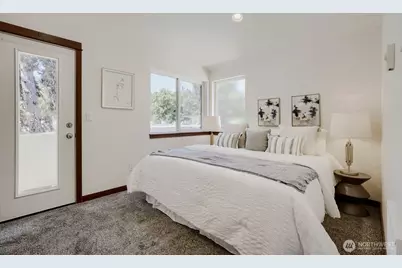 9519 8th Avenue NW #B, Seattle, WA 98117 - Photo 12