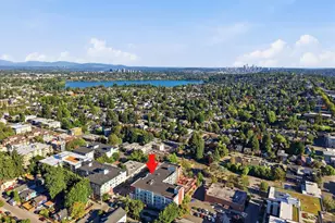 424 N 85th St, Seattle, WA 89103 - Photo 2