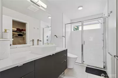 11530 Greenwood Avenue N, Seattle, WA 98133 - Photo 16