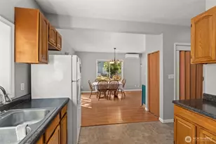 613 Cherry St, Raymond, WA 98577 - Photo 12