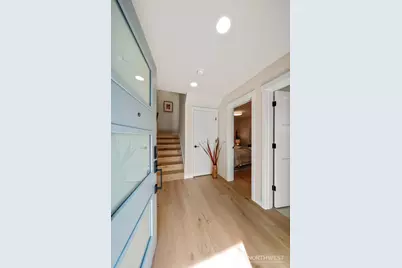 6028 41st Avenue NE, Seattle, WA 98115 - Photo 4