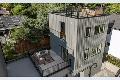 6028 41st Avenue NE, Seattle, WA 98115 - Photo 2