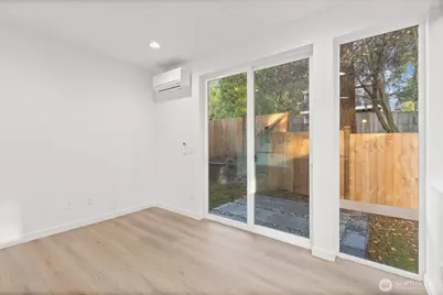 10744 Interlake Avenue N, Seattle, WA 98133 - Photo 6