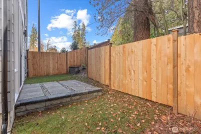 10744 Interlake Avenue N, Seattle, WA 98133 - Photo 8