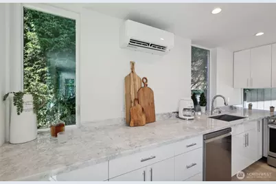 404 N 127th Street, Seattle, WA 98133 - Photo 12