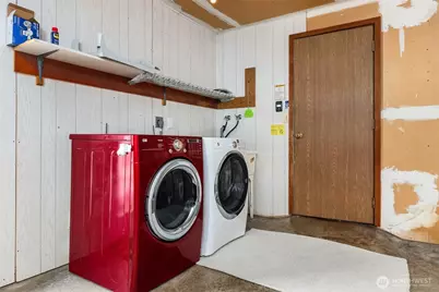 8960 NE Day Road, Bainbridge Island, WA 98110 - Photo 20