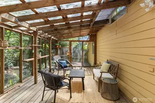 8960 NE Day Rd, Bainbridge Island, WA 98110 - Photo 24