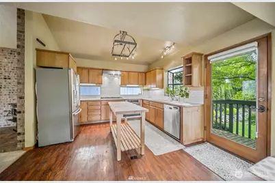 739 NE Woods Court, Bremerton, WA 98311 - Photo 8