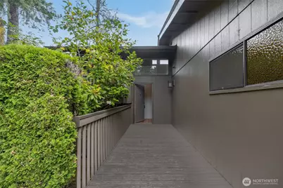 104 168th Avenue NE, Bellevue, WA 98008 - Photo 2