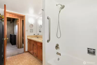 10013 Barnes Lane S, Tacoma, WA 98444 - Photo 16