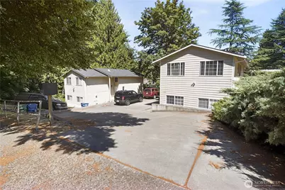 10606 Roosevelt Way NE, Seattle, WA 98125 - Photo 6