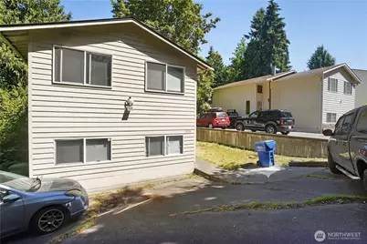 10616 Roosevelt Way NE, Seattle, WA 98125 - Photo 4