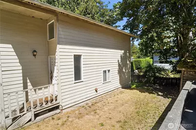 10616 Roosevelt Way NE, Seattle, WA 98125 - Photo 8