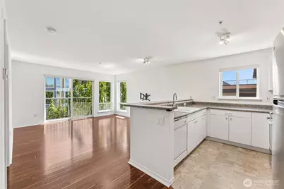 323 Queen Anne Avenue N #711, Seattle, WA 98109 - Photo 6