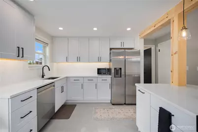 2422 W Lynn Street, Seattle, WA 98199 - Photo 14