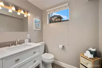 2422 W Lynn Street, Seattle, WA 98199 - Photo 20