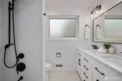 2422 W Lynn Street, Seattle, WA 98199 - Photo 16