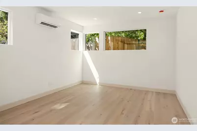 1257 NE 100th Street, Seattle, WA 98125 - Photo 4