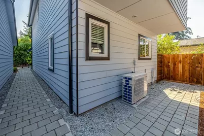 13730 Stone Avenue N, Seattle, WA 98133 - Photo 18