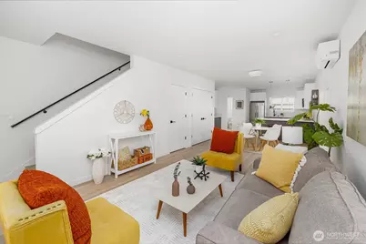 13730 Stone Avenue N, Seattle, WA 98133 - Photo 2
