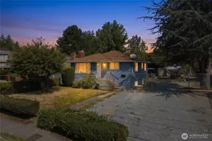 4424 S Holly St, Seattle, WA 98118 - Photo 2