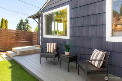 10025 Ashworth Avenue N, Seattle, WA 98133 - Photo 36