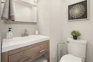 10025 Ashworth Ave N, Seattle, WA 98133 - Photo 14