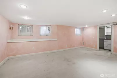 6238 Woodlawn Avenue N, Seattle, WA 98103 - Photo 30