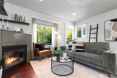 4507 Linden Avenue N #A, Seattle, WA 98103 - Photo 2