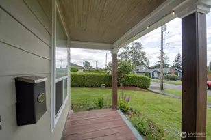 664 NW New York Ave, Chehalis, WA 98532 - Photo 2