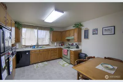 664 NW New York Avenue, Chehalis, WA 98532 - Photo 8