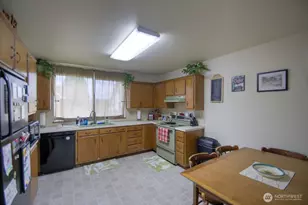 664 NW New York Ave, Chehalis, WA 98532 - Photo 8