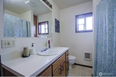 664 NW New York Avenue, Chehalis, WA 98532 - Photo 16