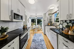 8215 4th Ave NE, Seattle, WA 98115 - Photo 12