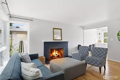 3844 49th Avenue SW, Seattle, WA 98116 - Photo 2
