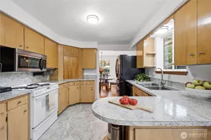1405 Shaw Rd E, Puyallup, WA 98372 - Photo 12