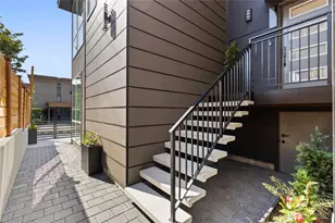 2328 Franklin Ave E, Seattle, WA 98102 - Photo 14