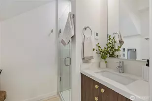 2328 Franklin Ave E, Seattle, WA 98102 - Photo 12
