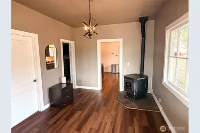 218 Washington Avenue N, Eatonville, WA 98328 - Photo 8