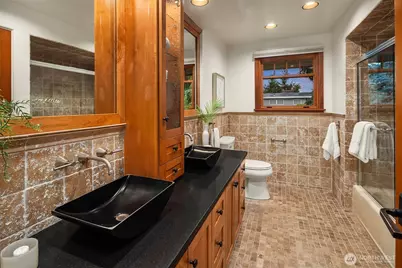 9520 NE 16th Street, Clyde Hill, WA 98004 - Photo 28