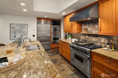 9520 NE 16th Street, Clyde Hill, WA 98004 - Photo 10