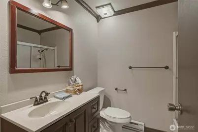225 W Highland Avenue, Chelan, WA 98816 - Photo 16