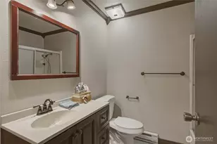 225 W Highland Ave, Chelan, WA 98816 - Photo 16