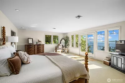 2555 Magnolia Boulevard W, Seattle, WA 98199 - Photo 16