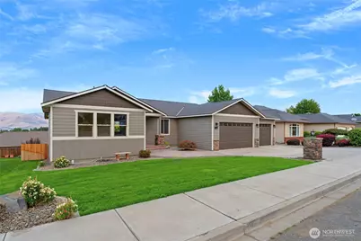 76 S Meadowbrook Lane, East Wenatchee, WA 98802 - Photo 2