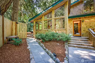 13193 N Madison Ave NE, Bainbridge Island, WA 98110 - Photo 2