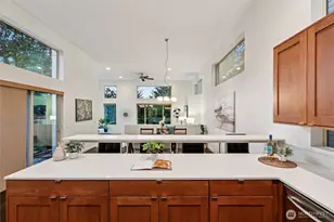 1018 NE 103rd St, Seattle, WA 98125 - Photo 10