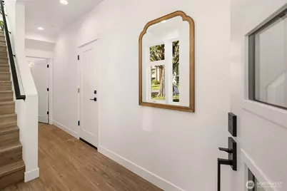 1713 17th Avenue, Seattle, WA 98122 - Photo 2